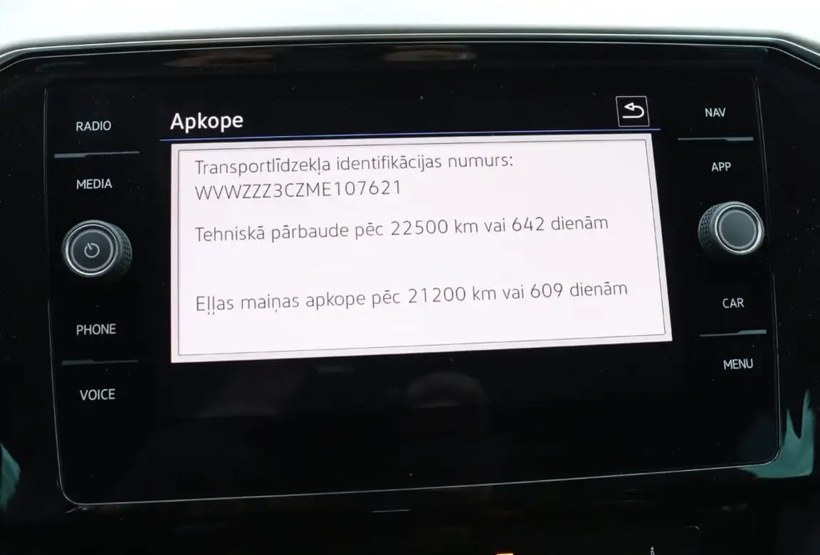 VOLKSWAGEN PASSAT