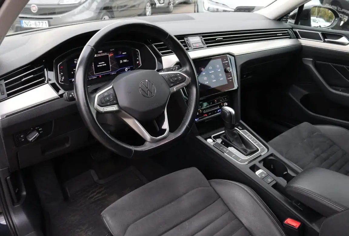 VOLKSWAGEN PASSAT