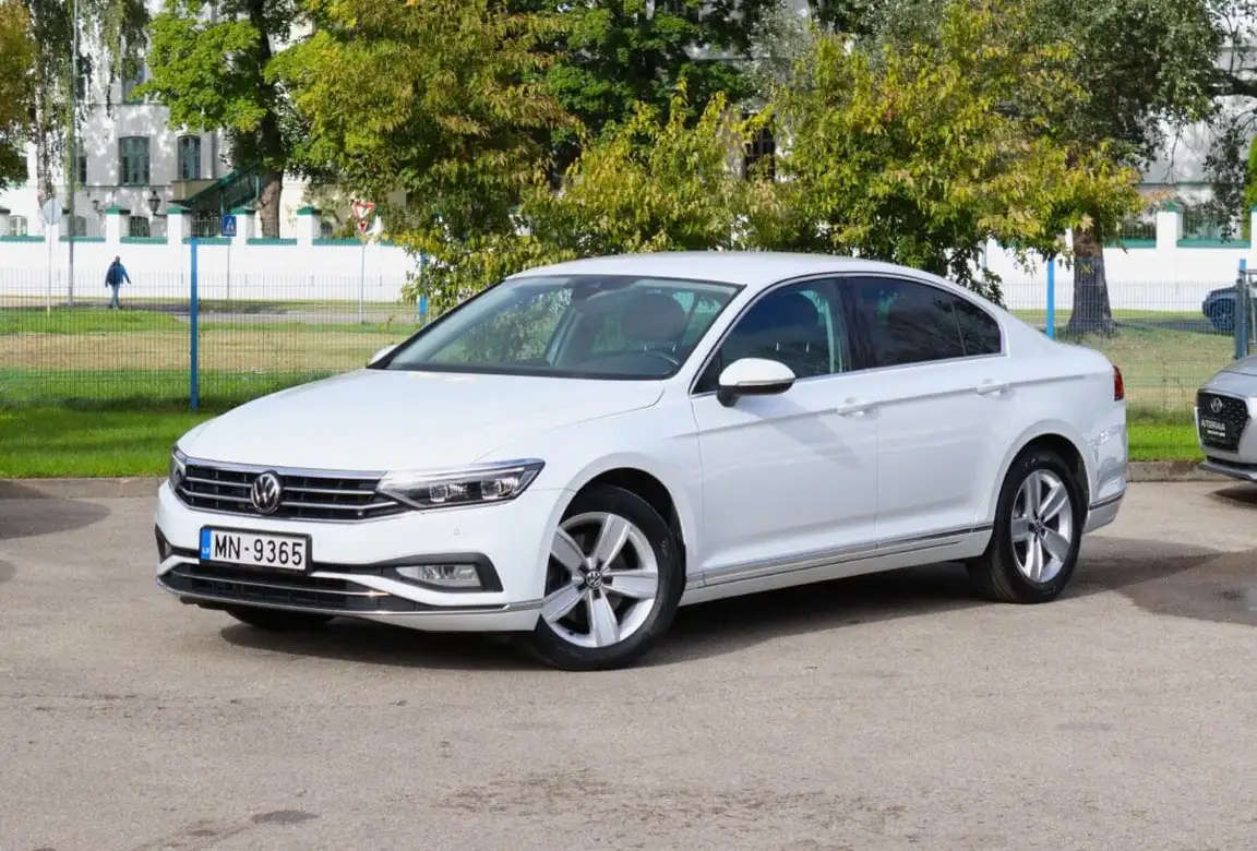 VOLKSWAGEN PASSAT