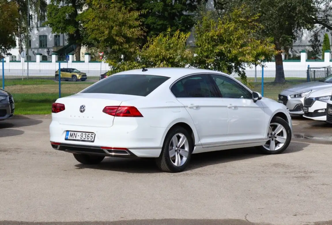 VOLKSWAGEN PASSAT
