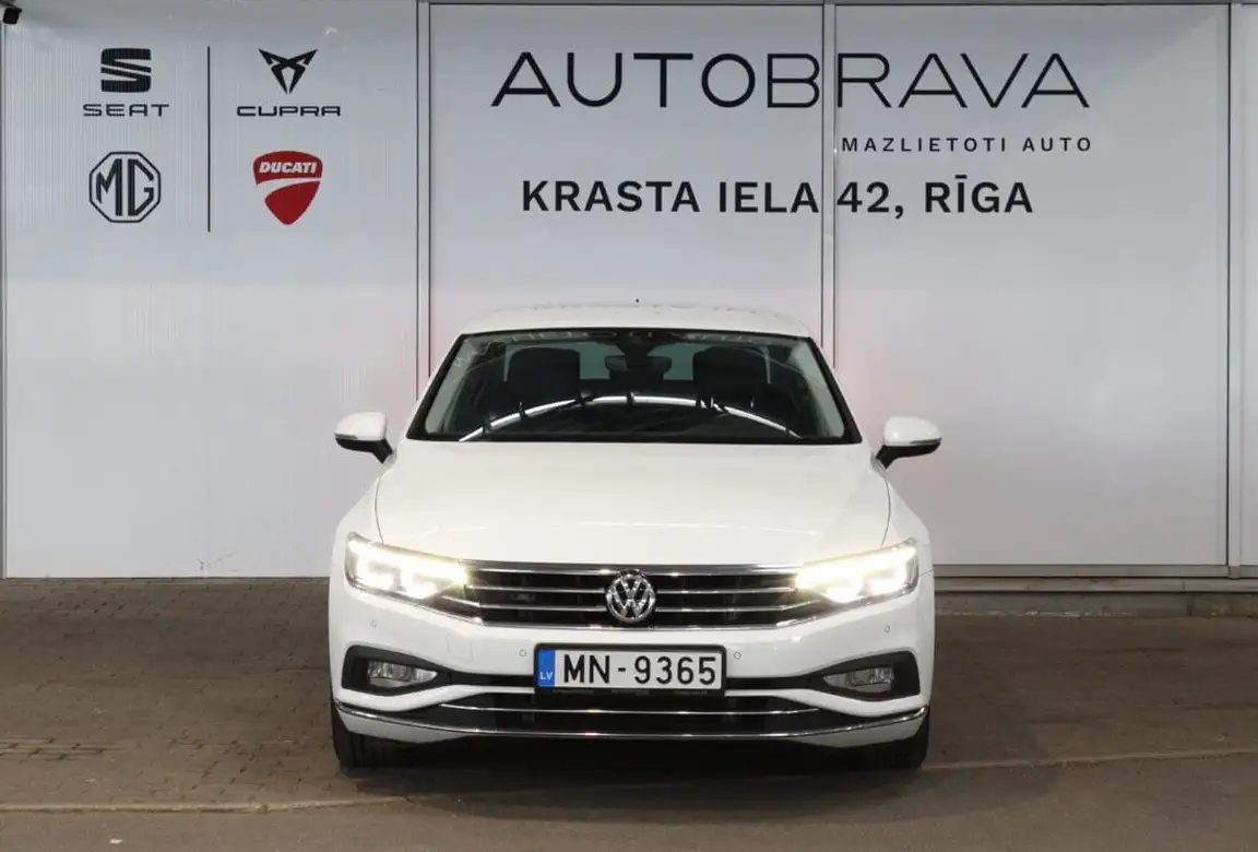 VOLKSWAGEN PASSAT