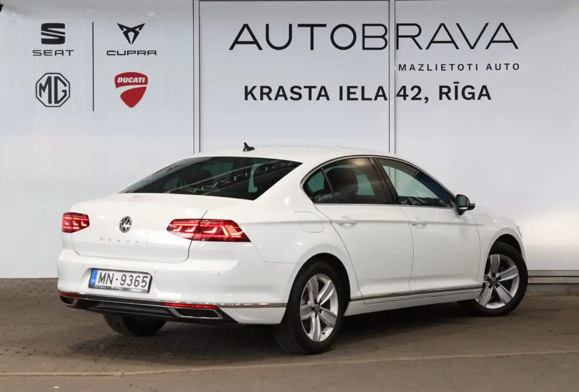 VOLKSWAGEN PASSAT