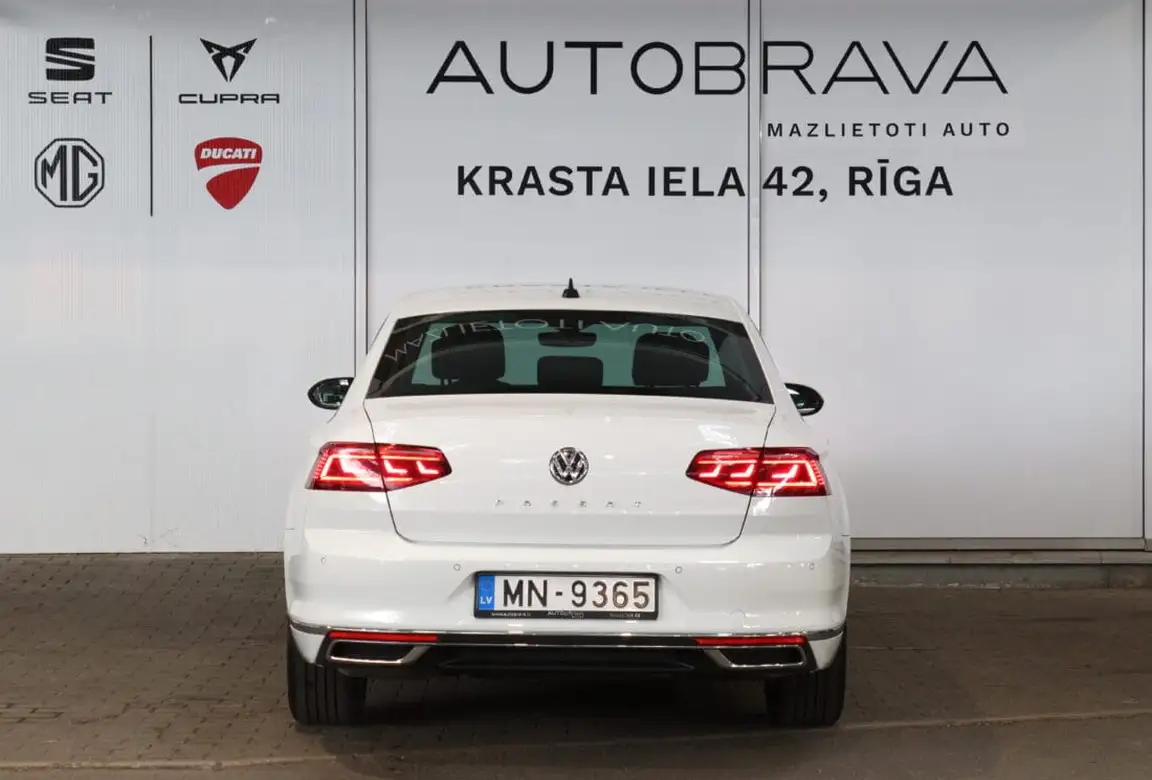 VOLKSWAGEN PASSAT