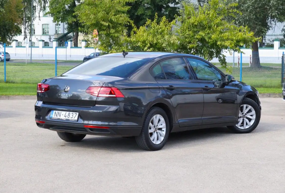 VOLKSWAGEN PASSAT