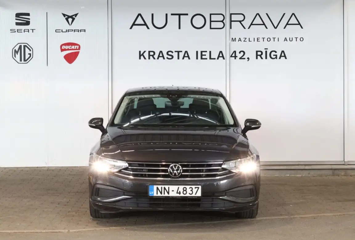 VOLKSWAGEN PASSAT