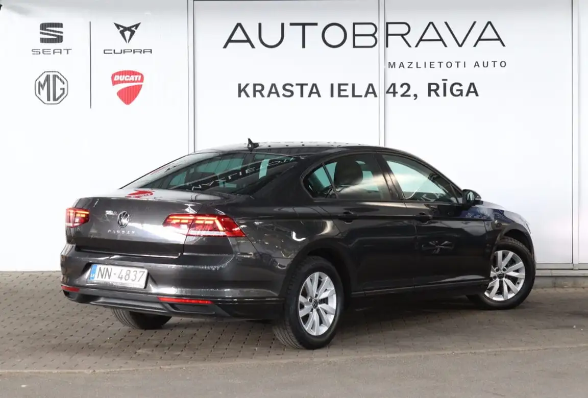 VOLKSWAGEN PASSAT