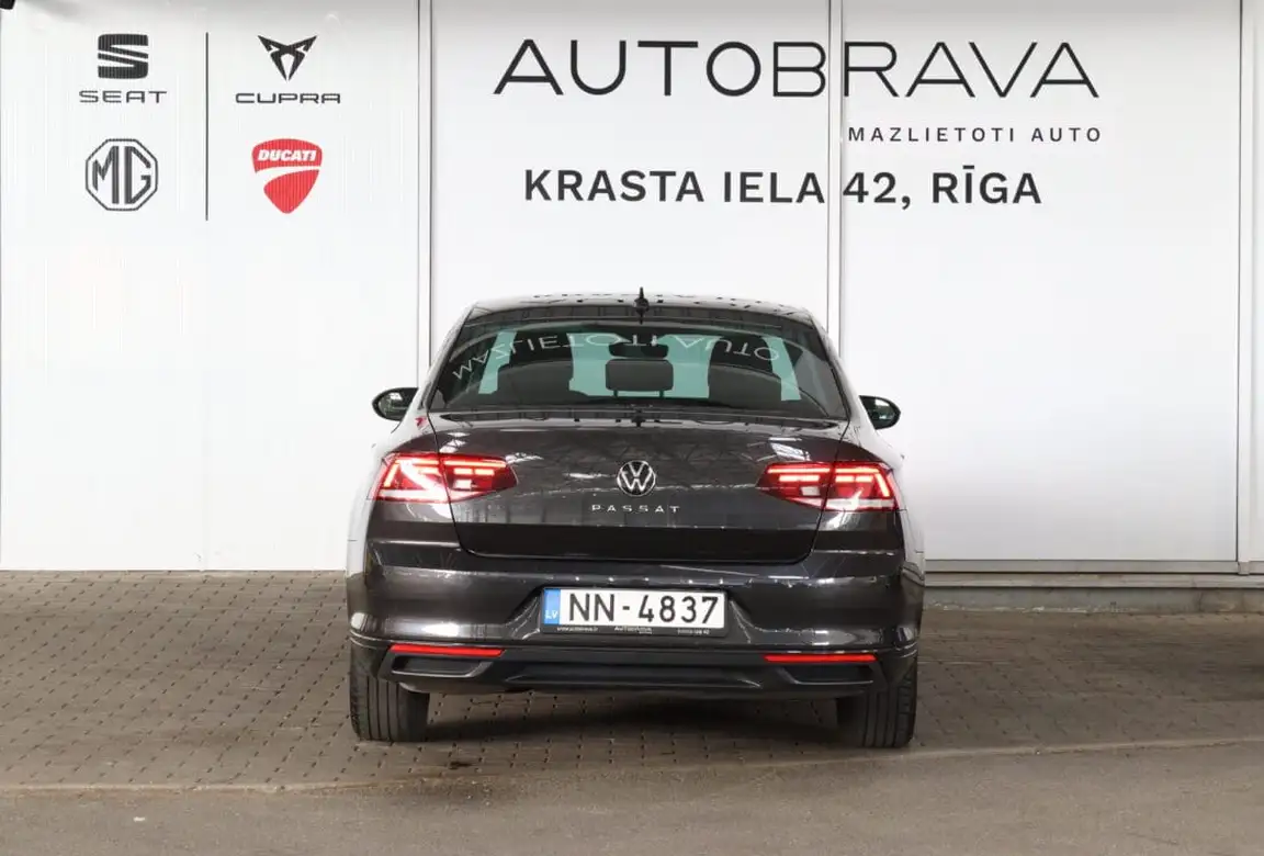 VOLKSWAGEN PASSAT