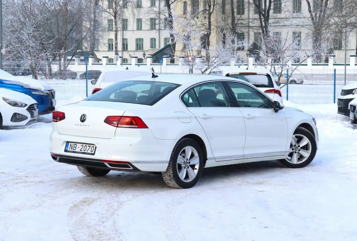 VOLKSWAGEN PASSAT
