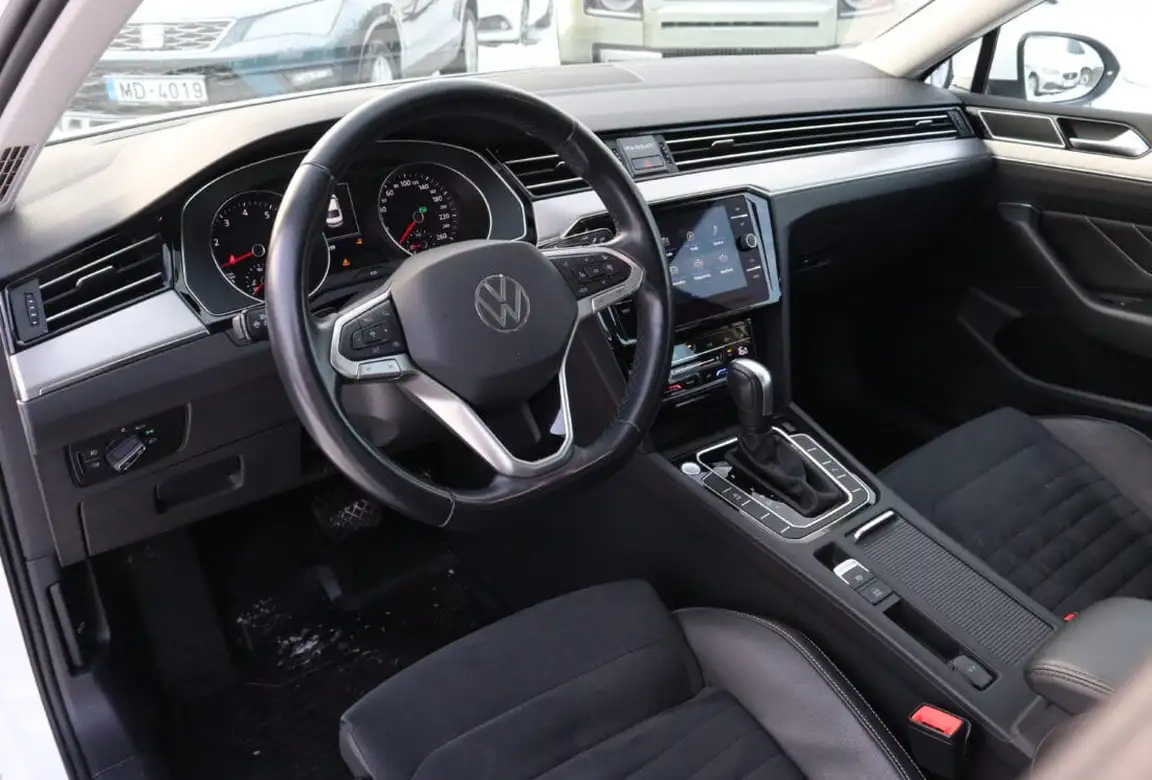 VOLKSWAGEN PASSAT