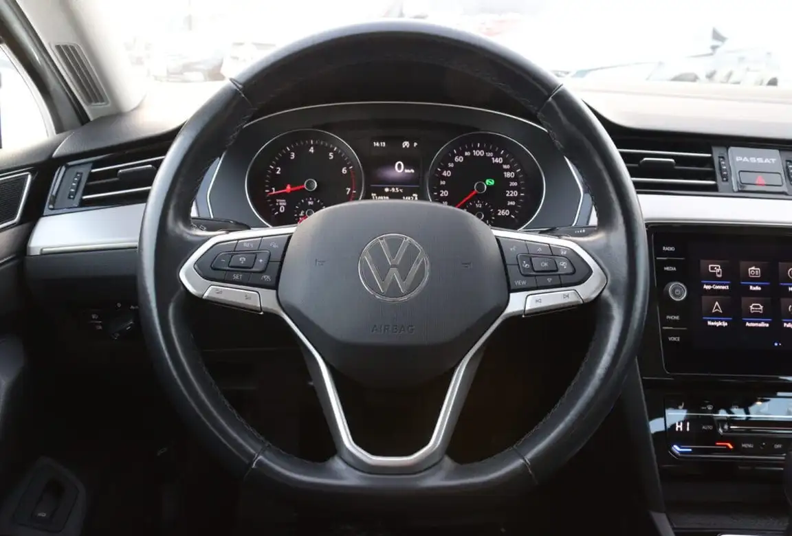 VOLKSWAGEN PASSAT