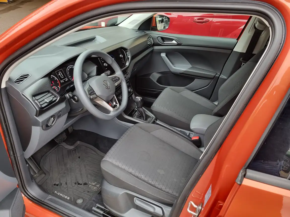 VOLKSWAGEN T-CROSS
