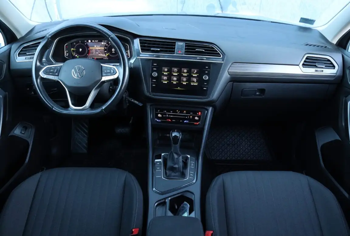 VOLKSWAGEN TIGUAN