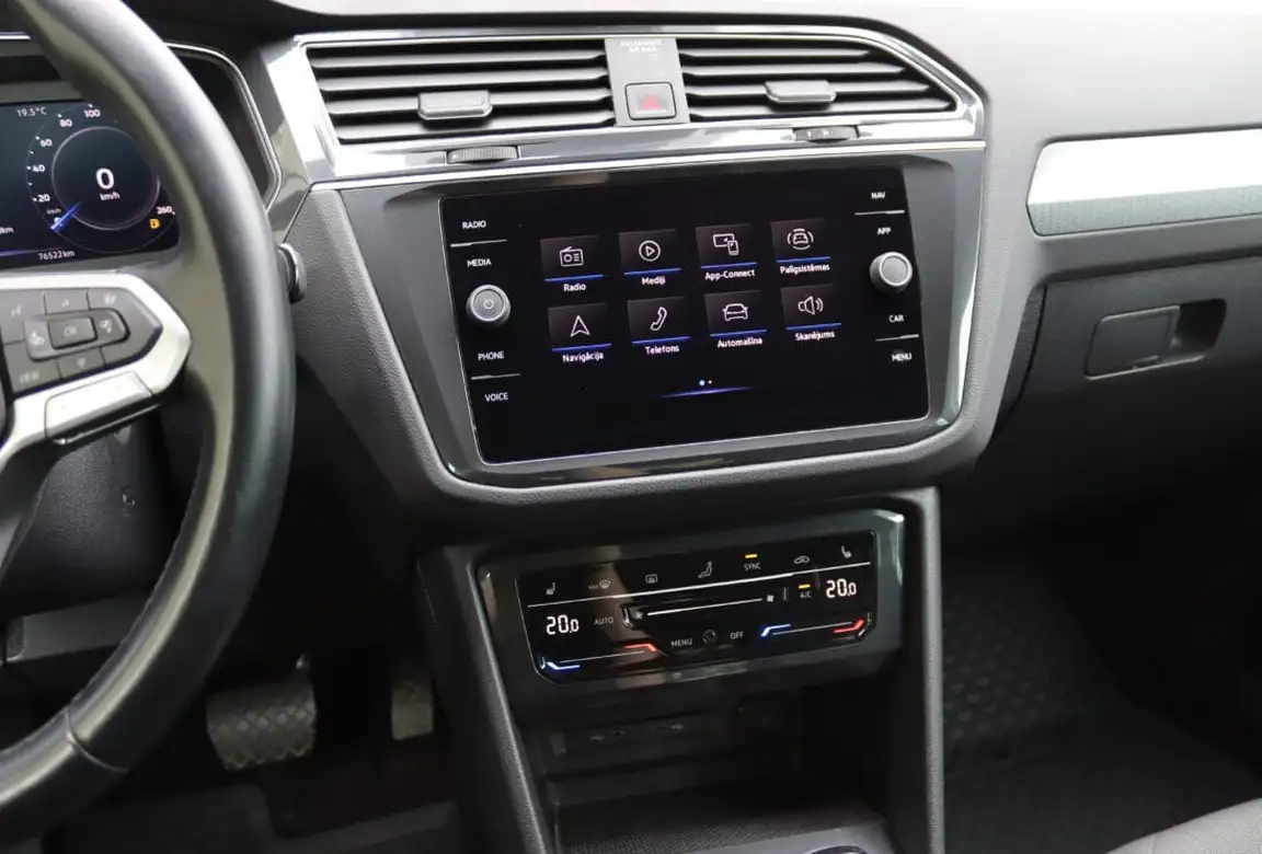 VOLKSWAGEN TIGUAN