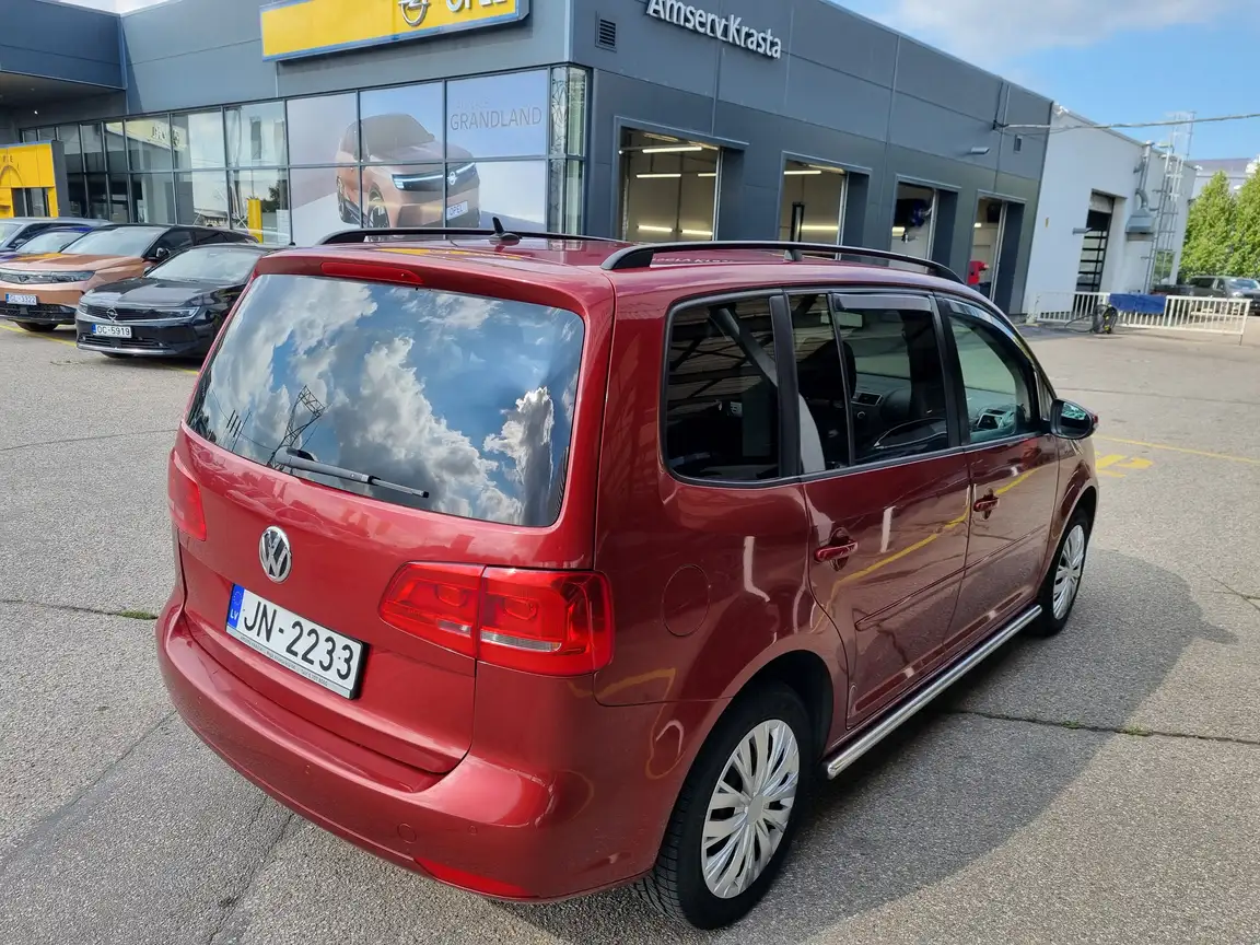 VOLKSWAGEN TOURAN