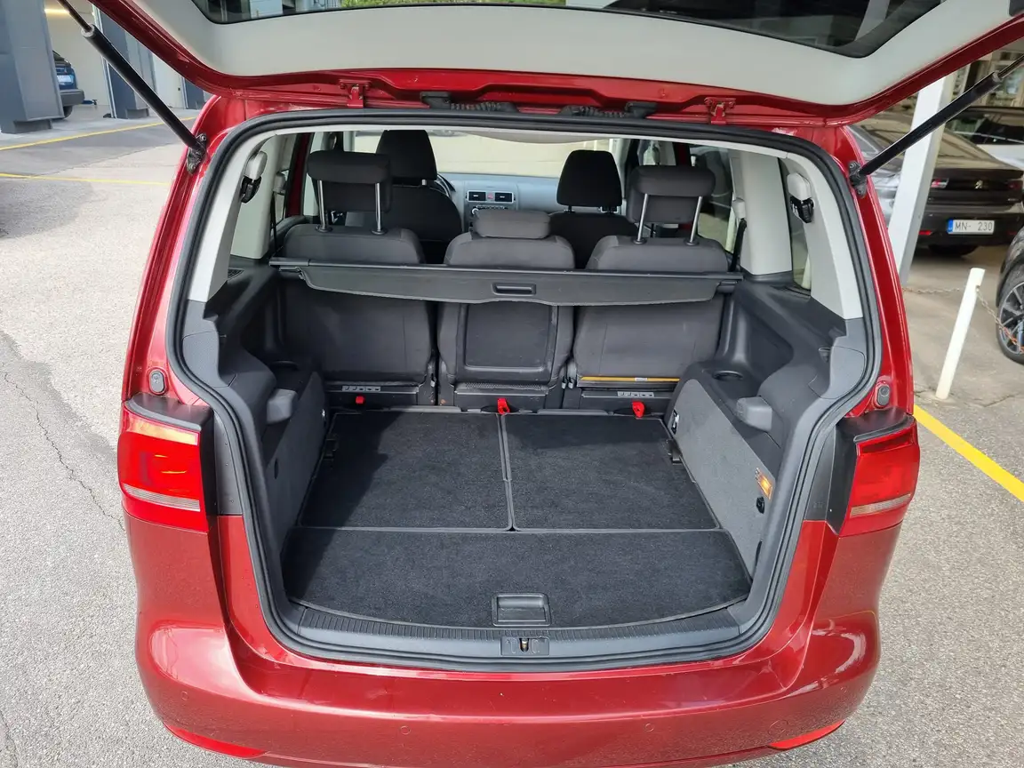 VOLKSWAGEN TOURAN