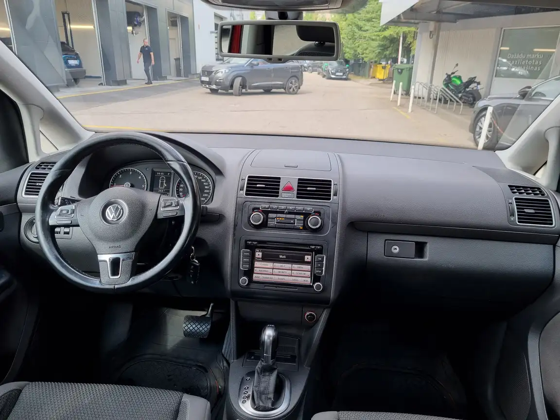 VOLKSWAGEN TOURAN