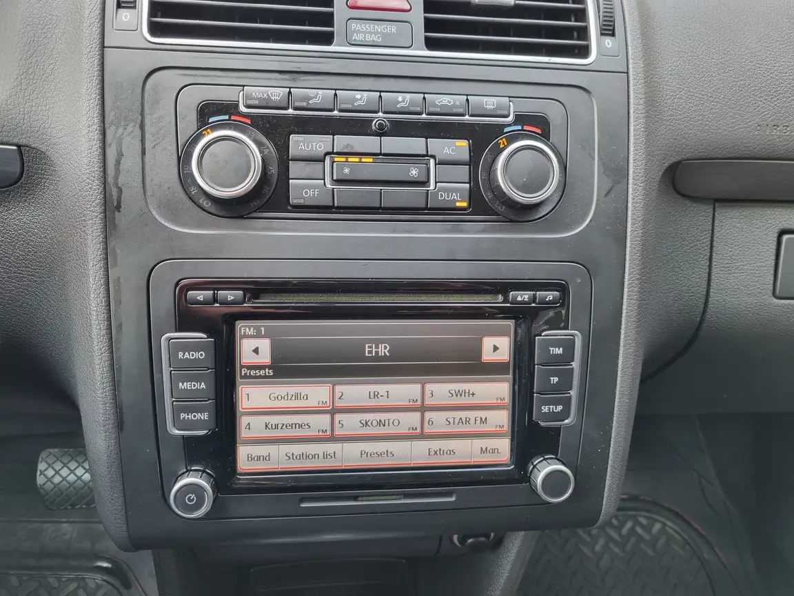 VOLKSWAGEN TOURAN