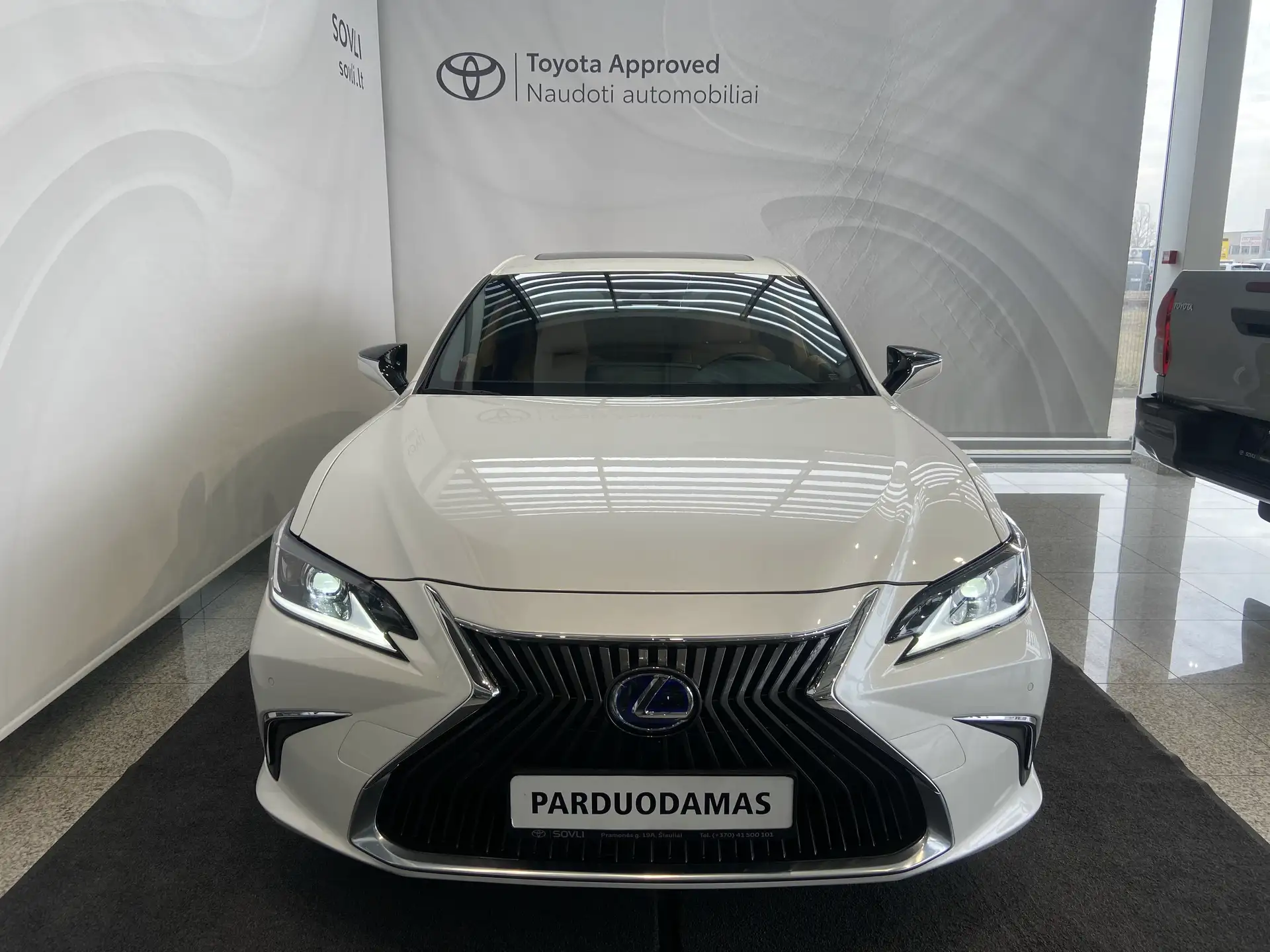 Lexus ES - Седан - 2022 - 31900 км - Гибрид - Автоматическая - FWD 35.900 €