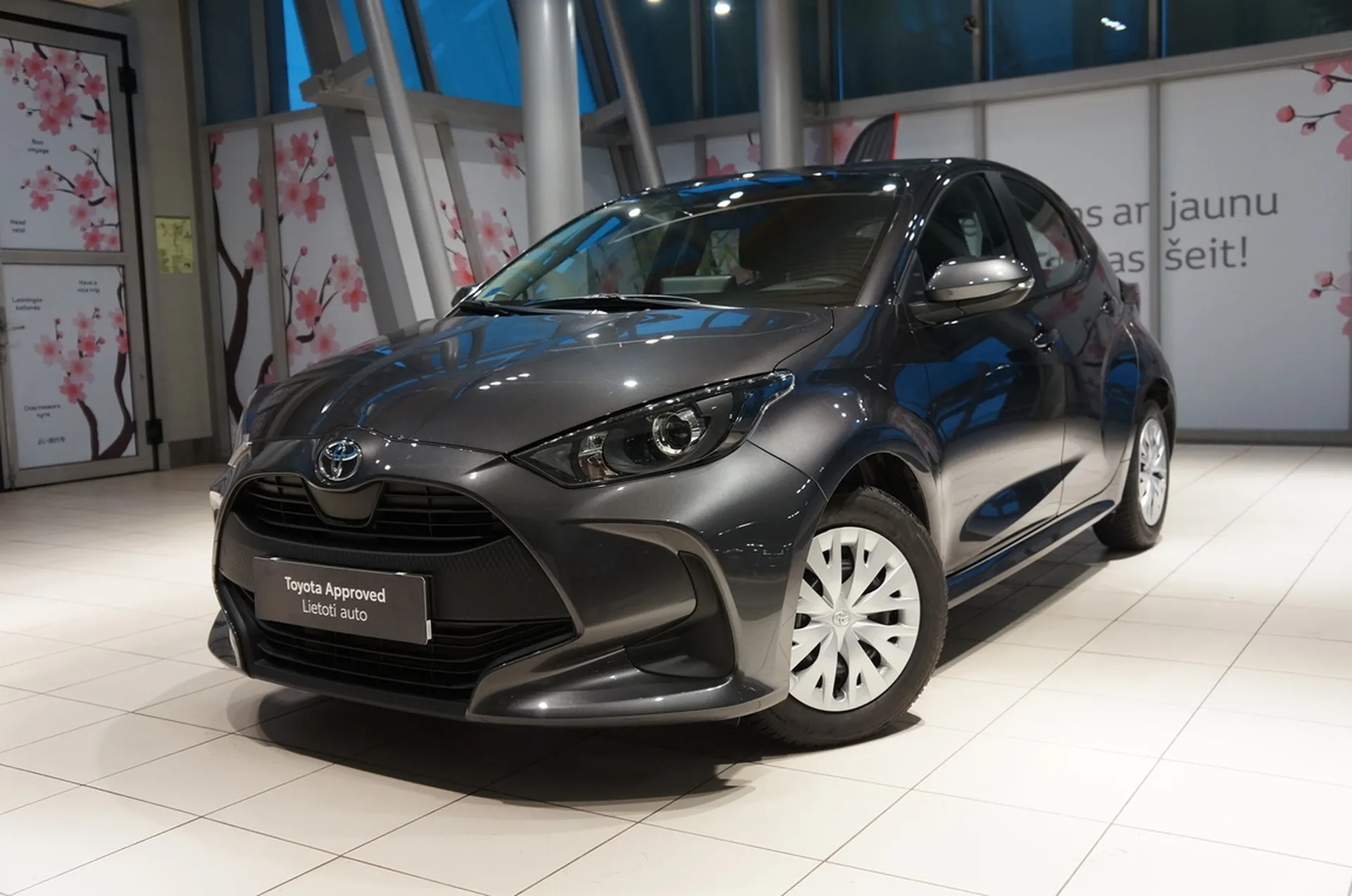 Toyota Yaris - Хетчбек - 2023 - 5284 км - Бензин - Автоматическая - FWD  19.990 €